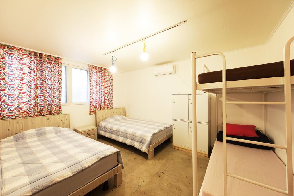 Hongdae Lazy Fox Hostel In سيول الغرفة الصورة